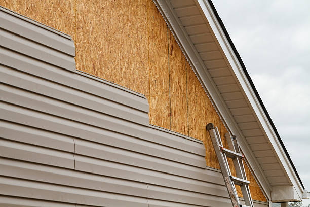 Professional Siding Contractor technician working in Akron, OH